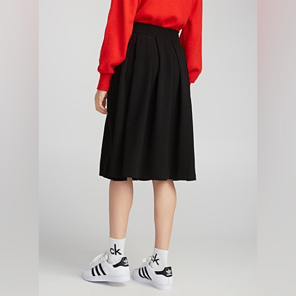 Korean Brand Box Pleated Midi Skirt - Picture 2 of 11